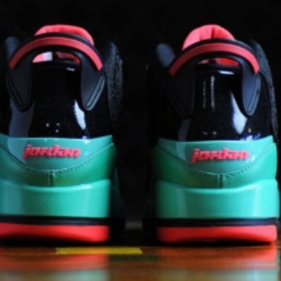 Jordan Dub Zero GS “Black/Infrared-Verde” - Picture 2 of 3
